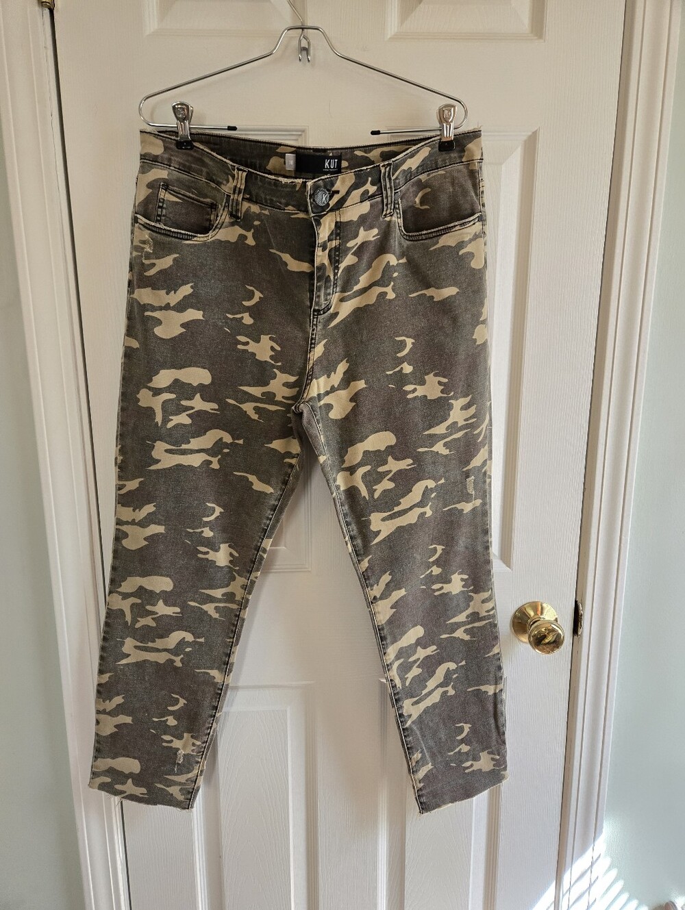 Kut From The Kloth Camo Jeans. 16